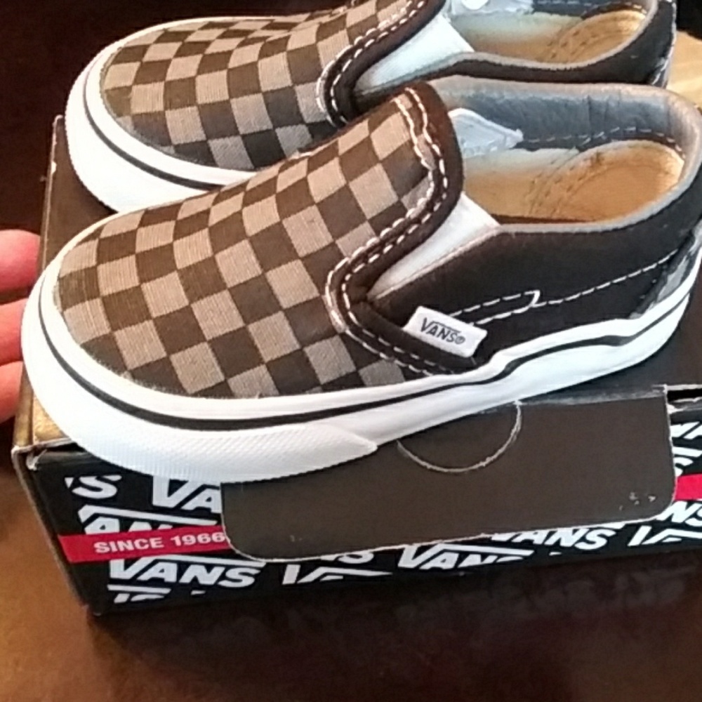 ⚡BRAND NEW⚡ Never worn kids VANS classic slip on